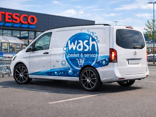 Wash Basket Service logótervezés és arculattervezés szolgáltató autó dekoráción