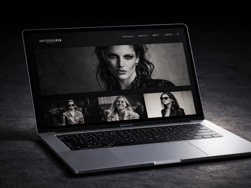 Artograpix Studio arculattervezés és logó tervezés alapján készült fashion fotós weboldal megjelenés laptop mockupon.