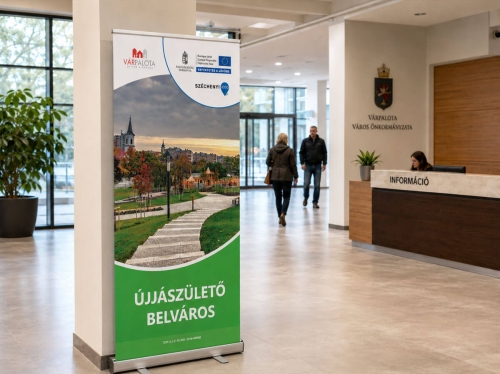 Várpalota önkormányzati roll-up grafikai tervezés modern hivatali környezetben