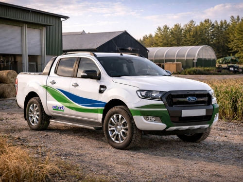 Decart Pannonia pickup járműdekor mezőgazdasági telephely környezetben