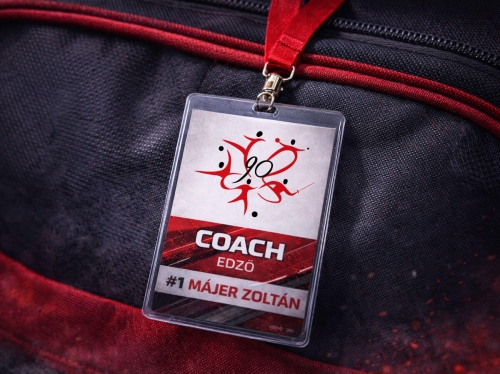 Arculattervezés és logótervezés sportegyesület számára – edzői akkreditációs kártya mockup piros-fekete arculattal