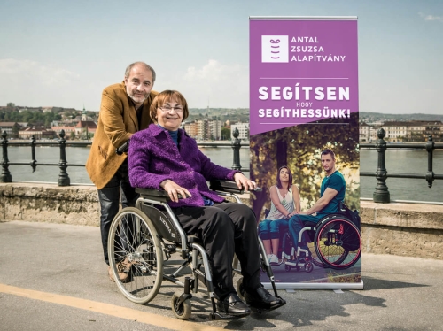 Antall Zsuzsa Alapítvány roll up megjelenés arculattervezés referencia