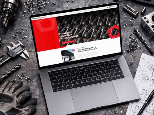 Gyémántprofil ipari vállalat weboldal készítésének bemutatása laptop képernyőn